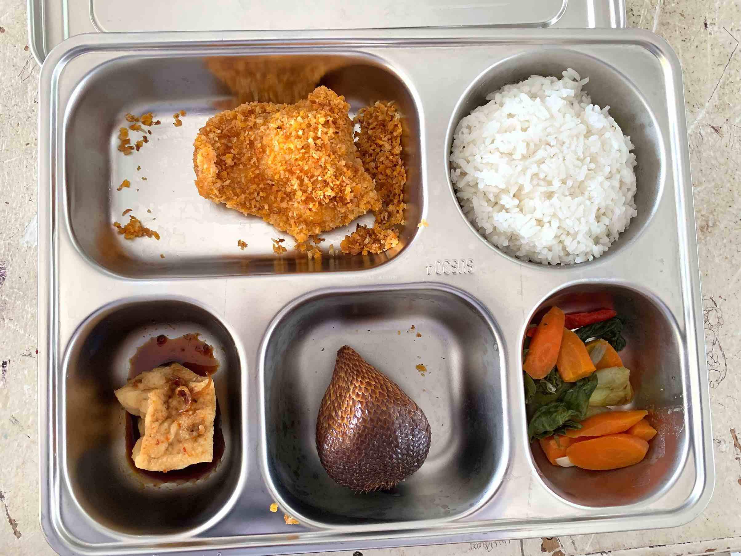 MTsN 2 Aceh Selatan Terima Perdana Program Makan Bergizi Gratis (MBG) dari Pemerintah