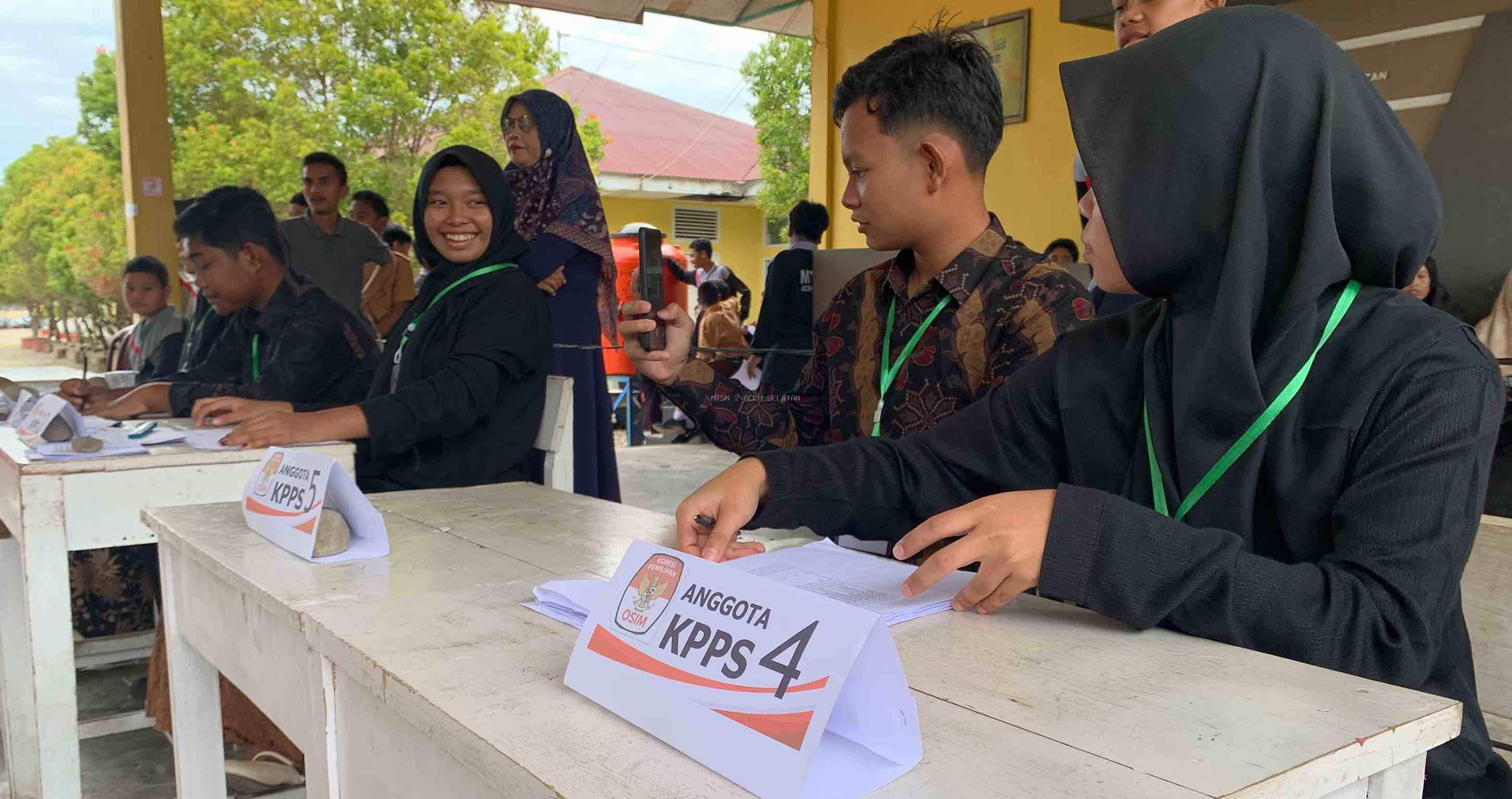 Pesta Demokrasi di MTsN 2 Aceh Selatan: Siswa Antusias Pilih Ketua & Wakil Ketua OSIM Periode 2025/2026