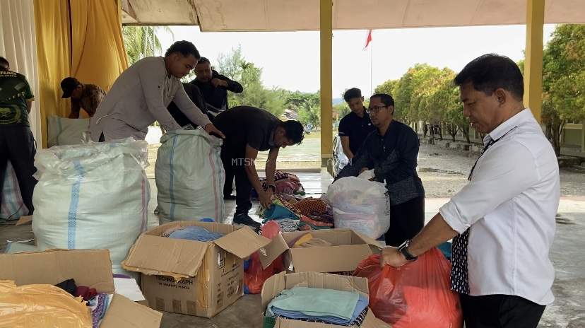 MTsN 2 Aceh Selatan Galang Donasi untuk Korban Banjir dan Longsor di Aceh