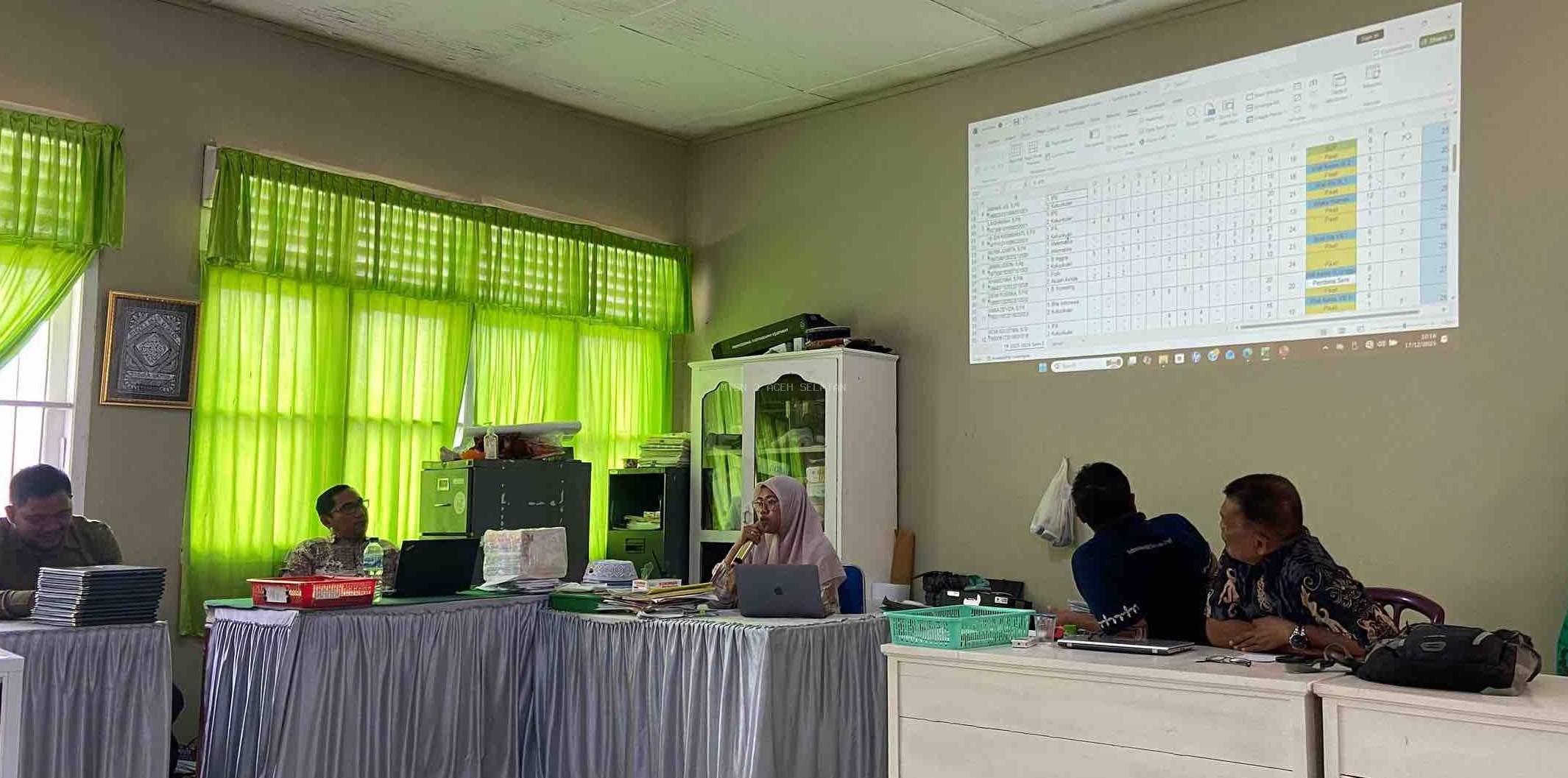 MTsN 2 Aceh Selatan Gelar Rapat Rutin Akhir Semester Ganjil Tahun Pelajaran 2025/2026