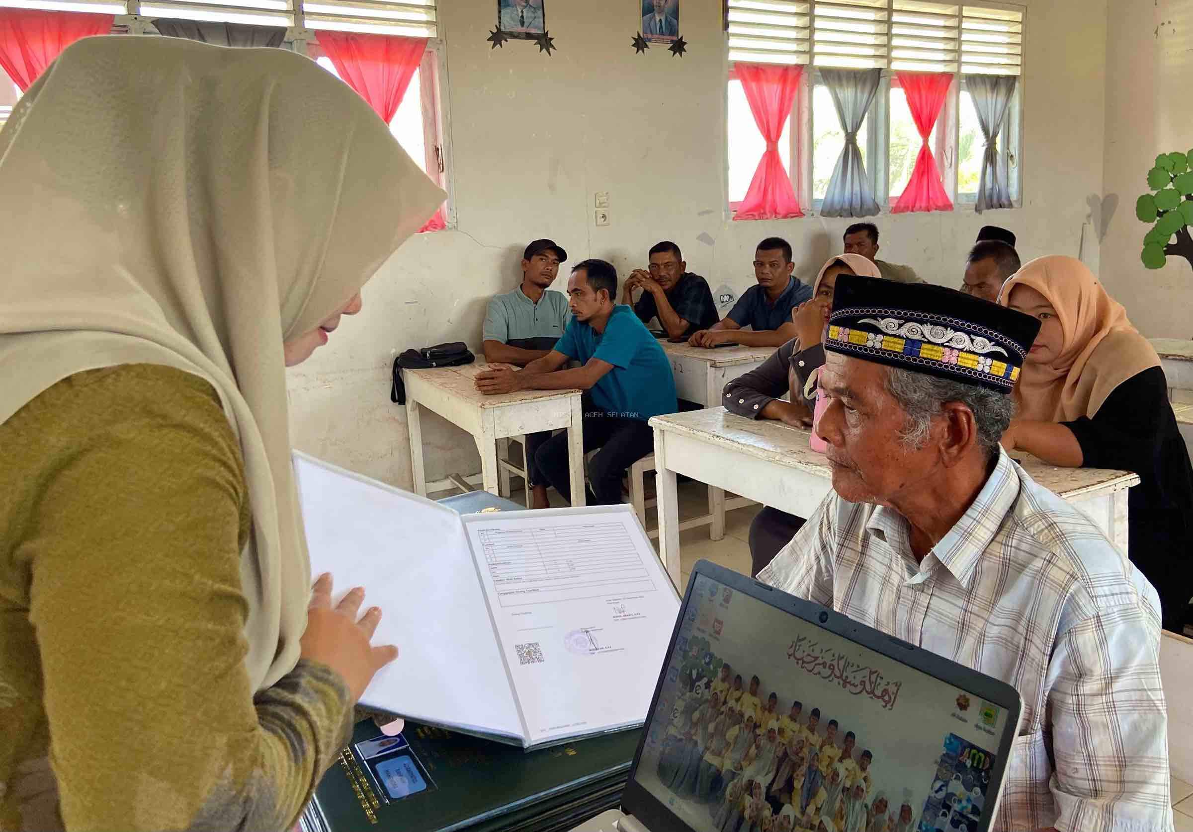 Orang Tua/Wali Siswa MTsN 2 Aceh Selatan Kompak Hadiri Pengambilan Rapor