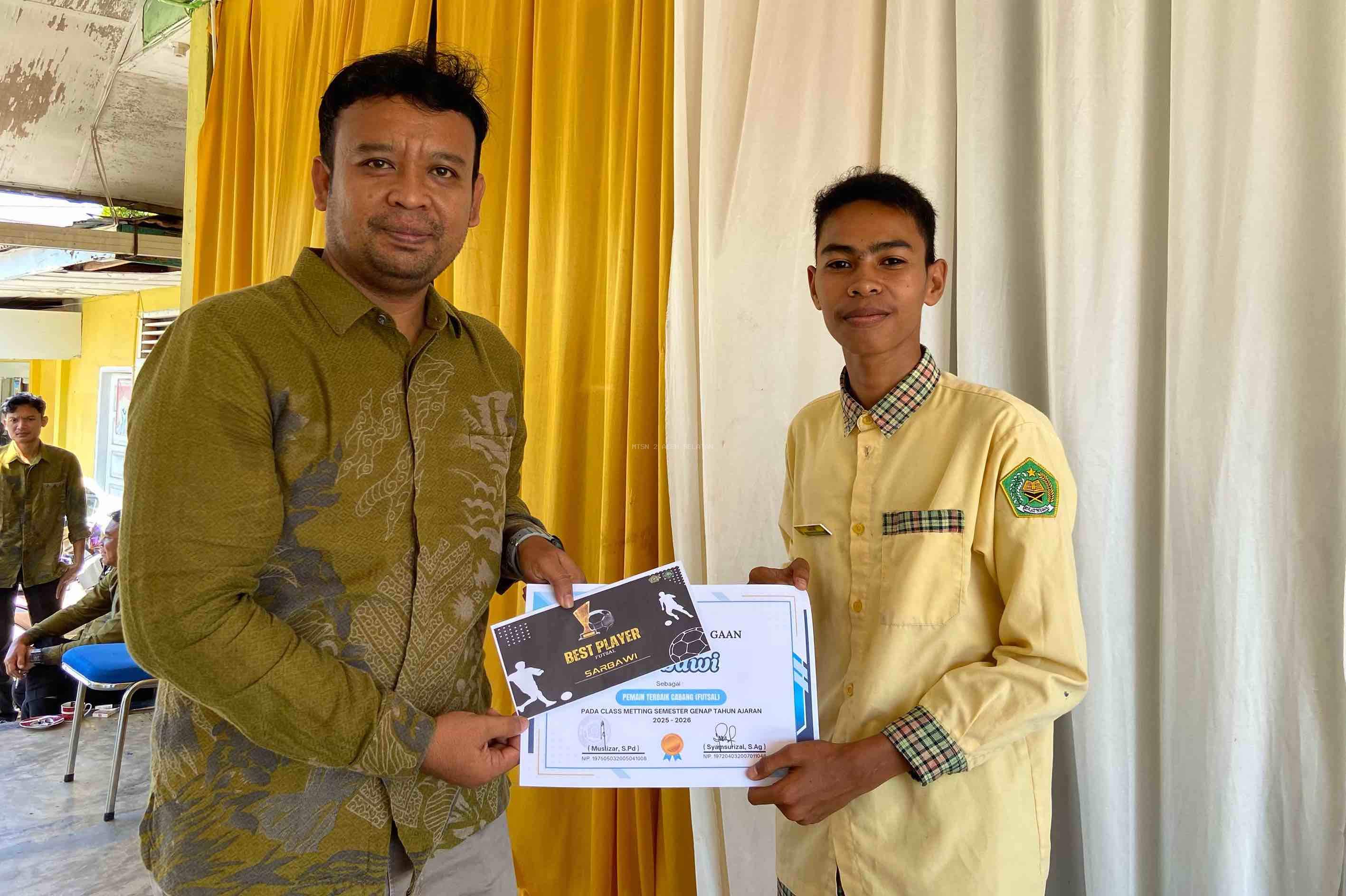 MTsN 2 Aceh Selatan Tutup Akhir Semester dengan Pentas Seni dan Pembagian Hadiah Class Meeting