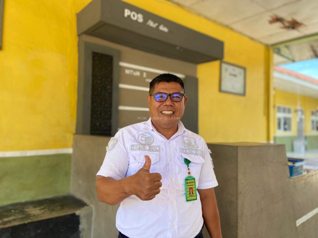 MENANAMKAN AKHLAK TERPUJI DALAM KEHIDUPAN SEHARI-HARI