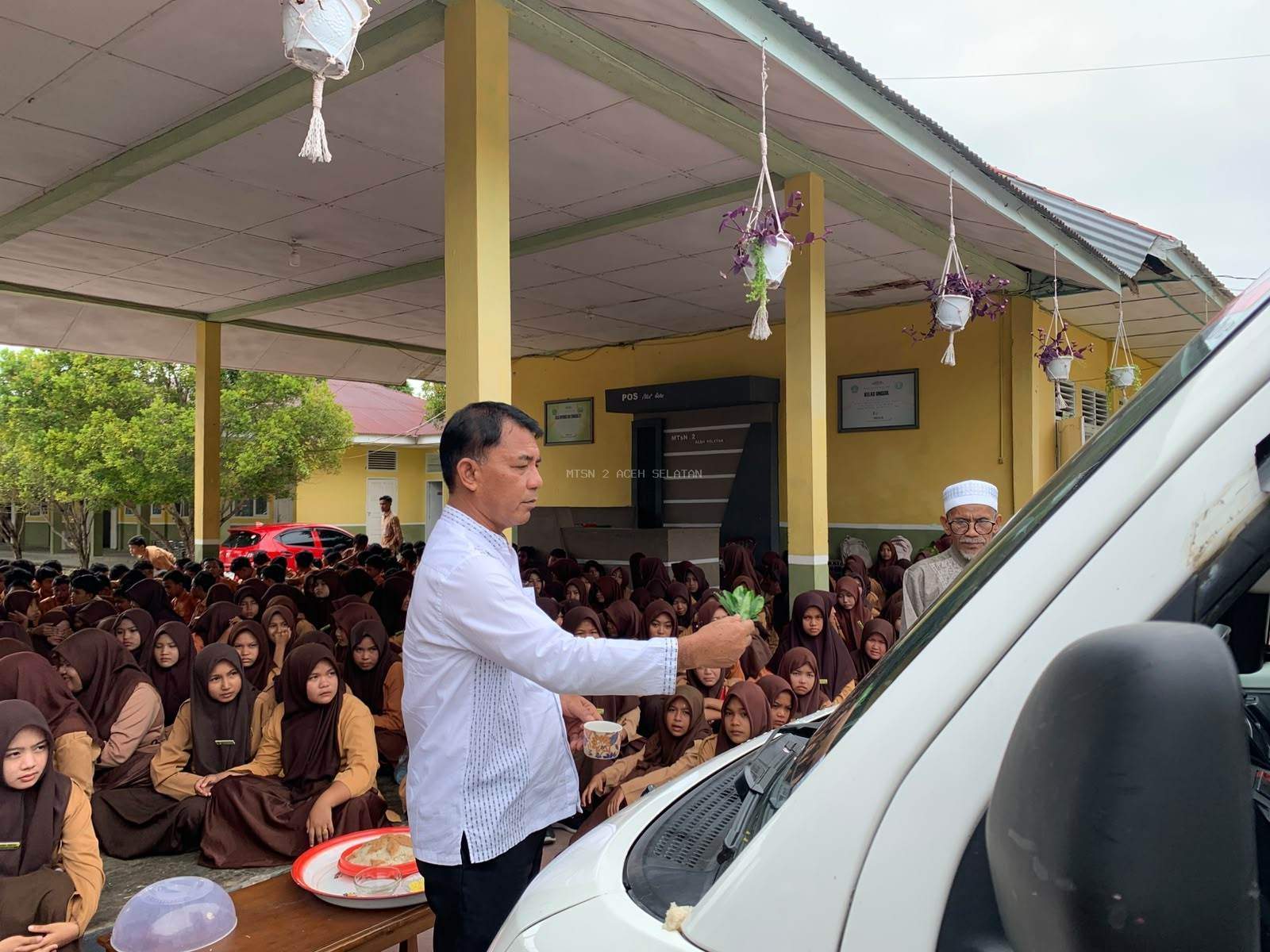 Wujud Kemandirian Madrasah, MTsN 2 Aceh Selatan Hadirkan Mobil Operasional Baru