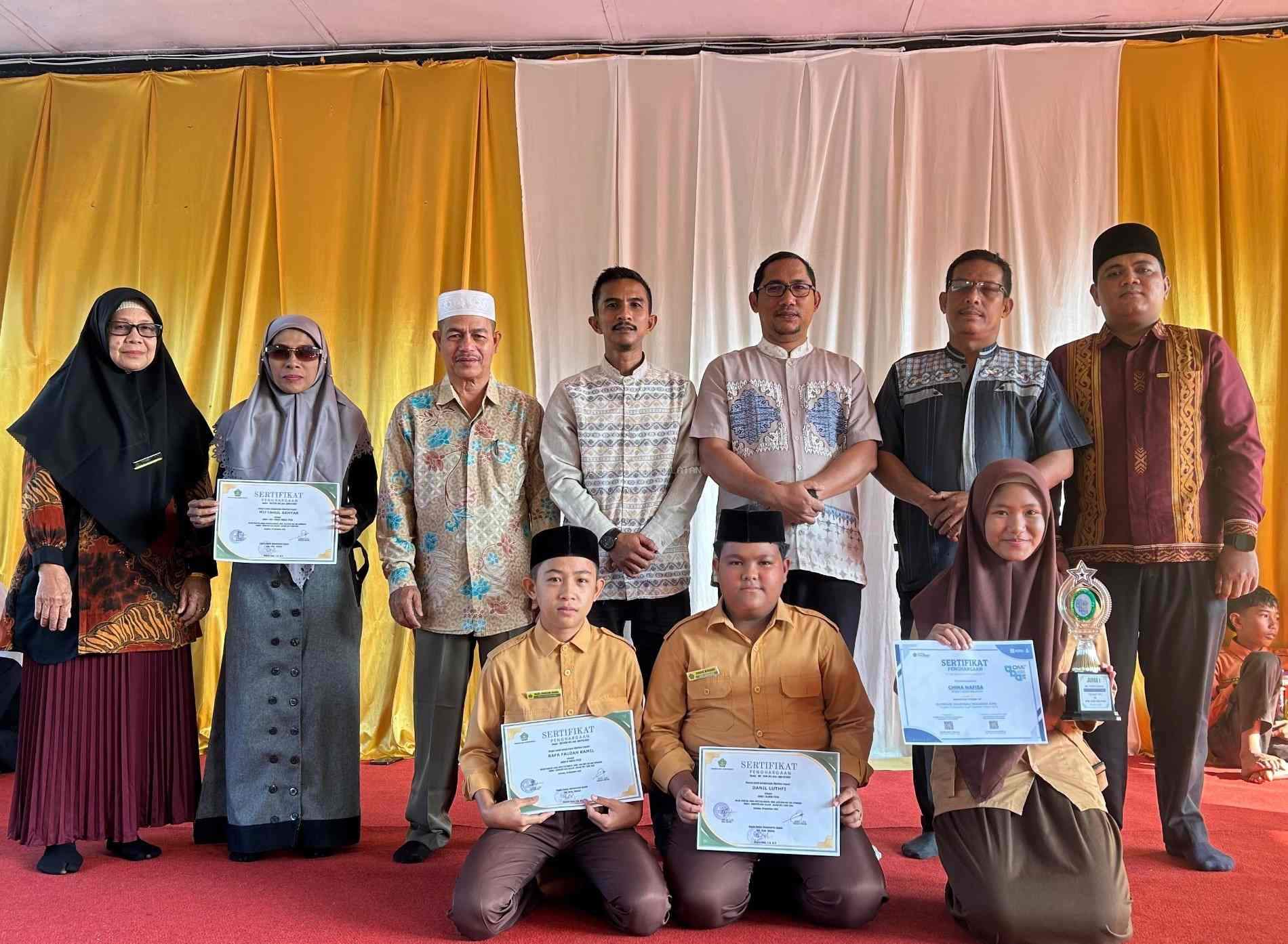 Penyerahan Penghargaan dan Sertifikat Kepada Siswa MTsN 2 Aceh Selatan, Peserta APRESIASI Madrasah Tahun 2026 